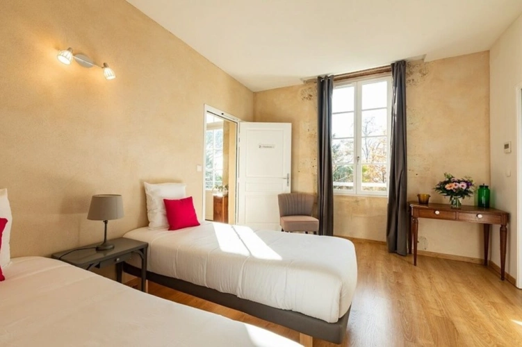 Photos 29 - Prestige - Dpt  (32) : ELEGANT CHATEAU XIX, sans travaux, bases médievales avec douves, piscine, sur 9100m2 jardin clos