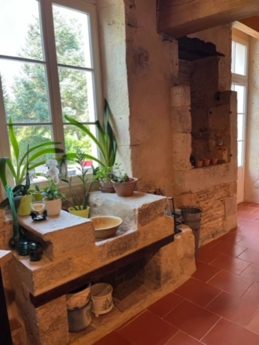 Photos 33 - Prestige - Dpt  (32) : ELEGANT CHATEAU XIX, sans travaux, bases médievales avec douves, piscine, sur 9100m2 jardin clos