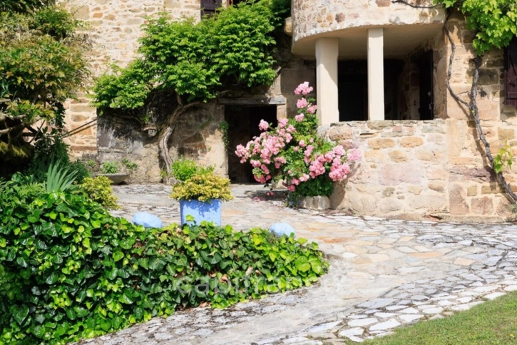 Photos 30 - Prestige - Vaste Propriété avec magnifique vue sur Najac, 15 chambres, piscine et tennis entourée par 5 hectares