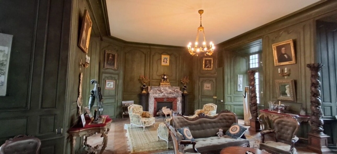 Photos 9 - Prestige - Splendide Château Médiéval Classé - Château se distingue par son élégance sur un domaine d’environ 13 hectares mêlant bois, prairies