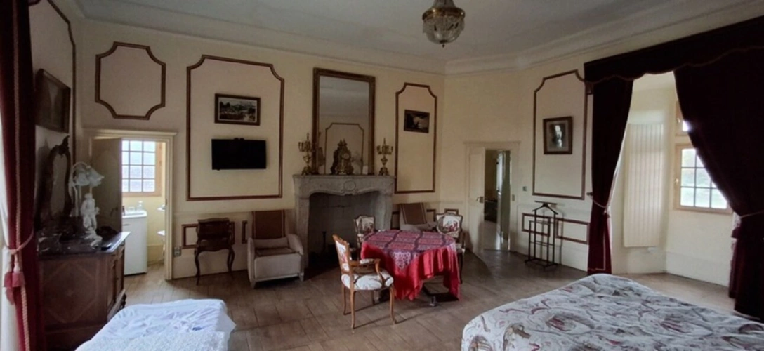 Photos 11 - Prestige - Splendide Château Médiéval Classé - Château se distingue par son élégance sur un domaine d’environ 13 hectares mêlant bois, prairies