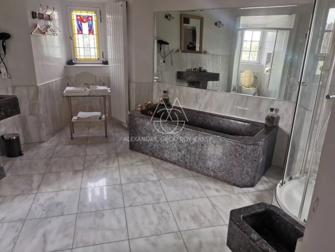 Photos 21 - Prestige - Splendide Château Médiéval Classé - Château se distingue par son élégance sur un domaine d’environ 13 hectares mêlant bois, prairies