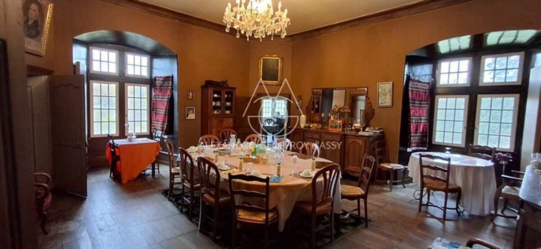 Photos 23 - Prestige - Splendide Château Médiéval Classé - Château se distingue par son élégance sur un domaine d’environ 13 hectares mêlant bois, prairies