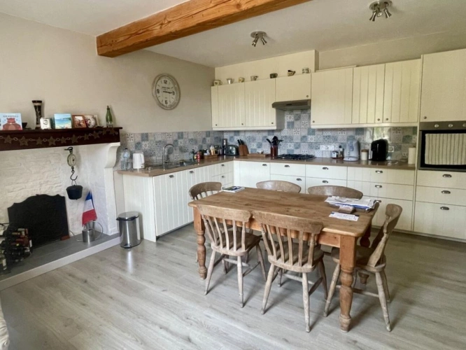 Photos 4 - Rural - House