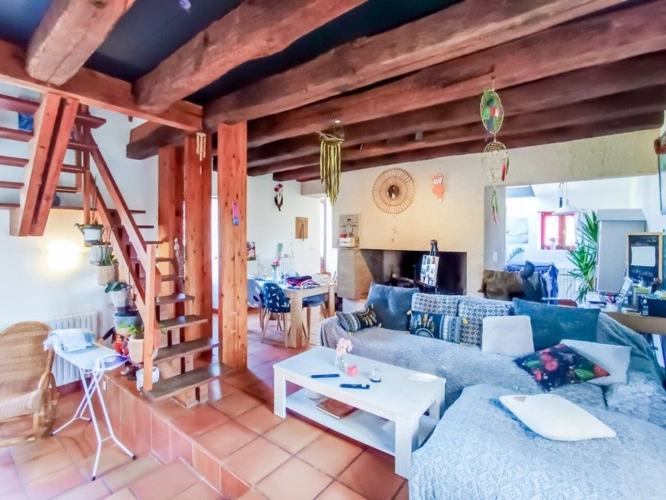 Photos 4 - Rural - House