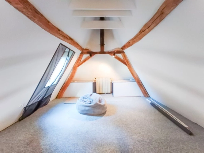 Photos 9 - Rural - House