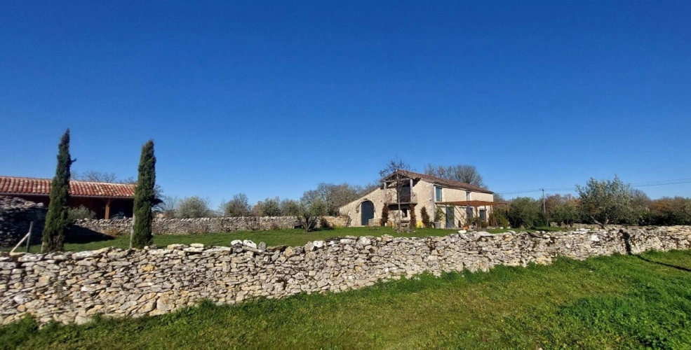 Photos 8 - Rural - Character property