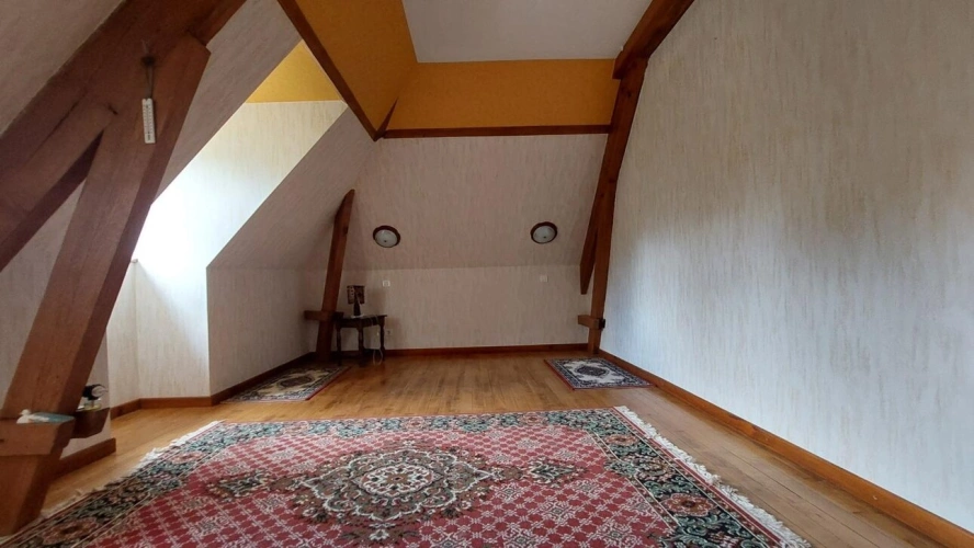 Photos 6 - Rural - House