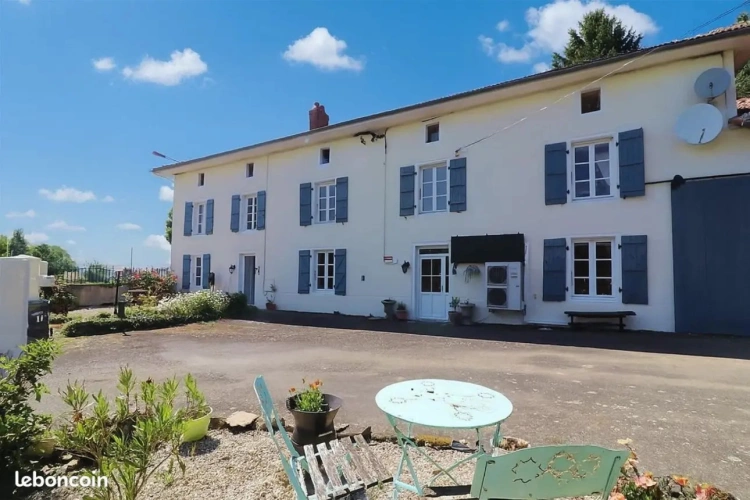 Photos 2 - Rural - Trés grande maison rénovée sur 1 hectare de terres agricoles