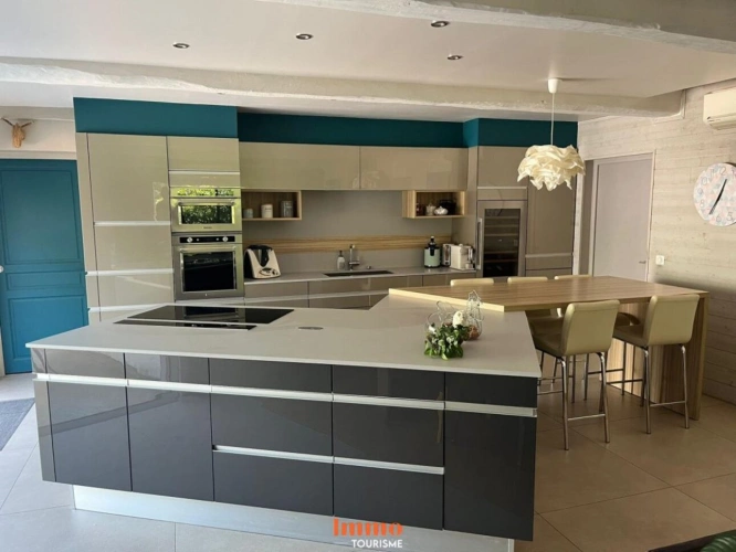 Photos 2 - Touristique - Domaine Touristique clé en main avec 5 gîtes, 2 piscines et Ma