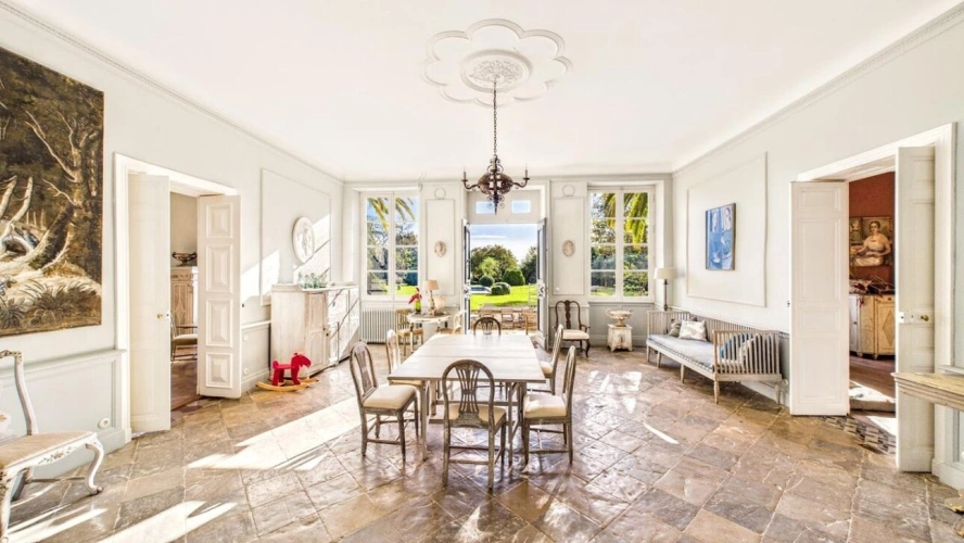 Photos 2 - Prestigious - Property