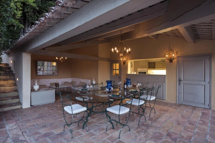 Photos 19 - Prestigious - House