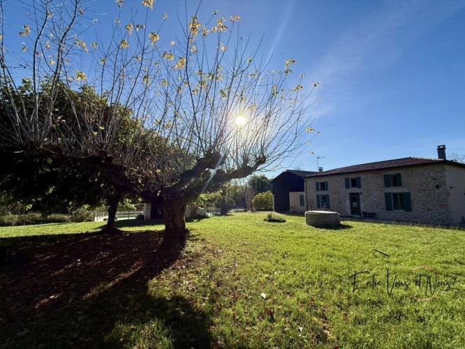 Photos 21 - Rural - « Panorama, pierre et silence : le luxe authentique. »