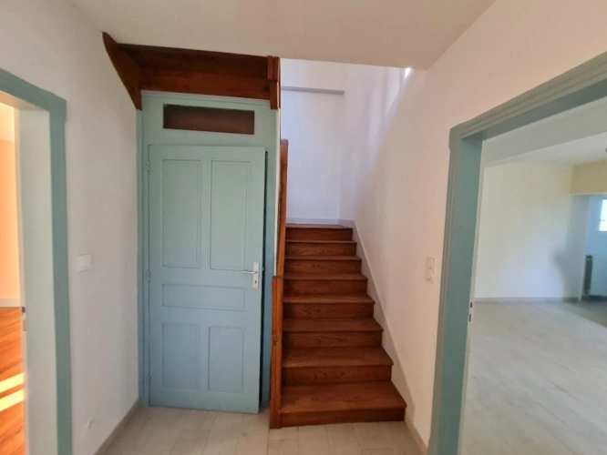 Photos 4 - Rural - House