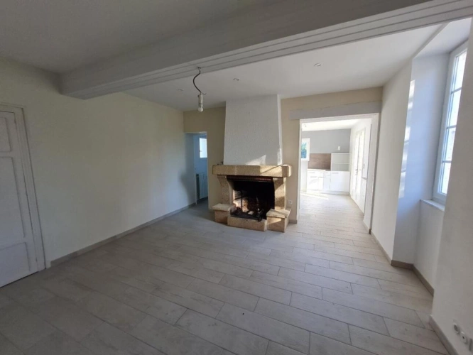 Photos 7 - Rural - House