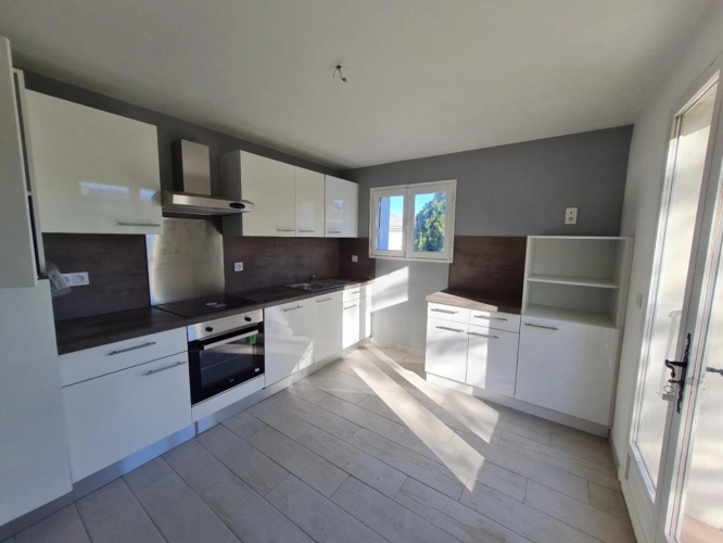 Photos 8 - Rural - House