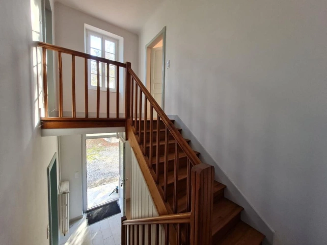 Photos 9 - Rural - House