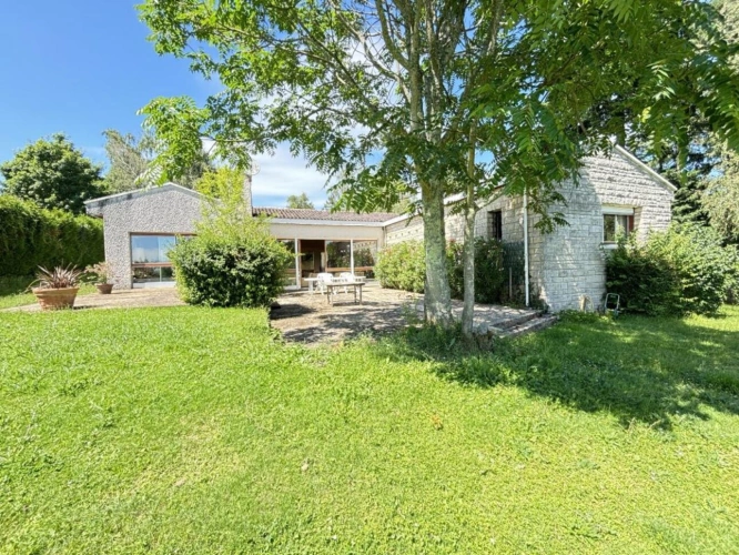 Photos 1 - Rural - House