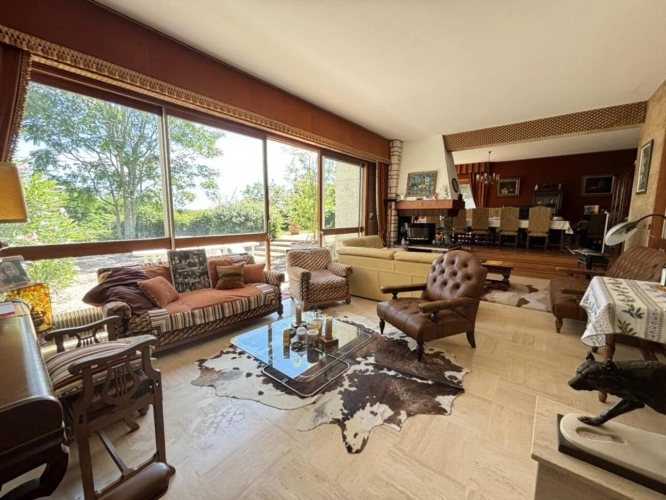 Photos 2 - Rural - House