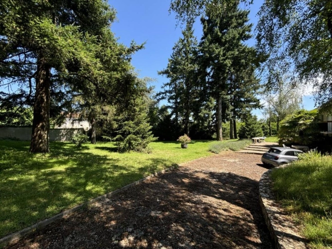 Photos 11 - Rural - House