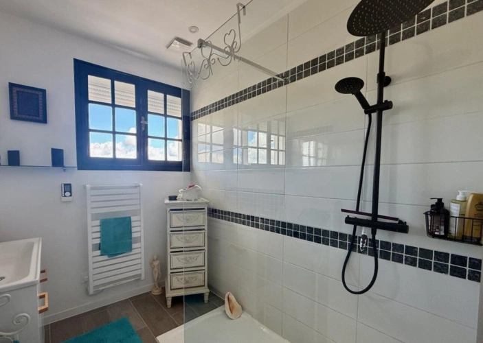 Photos 9 - Tourist - House