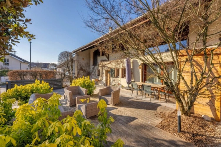 Photos 6 - Touristique - À VENDRE – Charmante ferme rénovée avec gîte indépendant et grange – Prévessin-Moëns