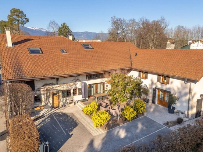 Photos 7 - Touristique - À VENDRE – Charmante ferme rénovée avec gîte indépendant et grange – Prévessin-Moëns