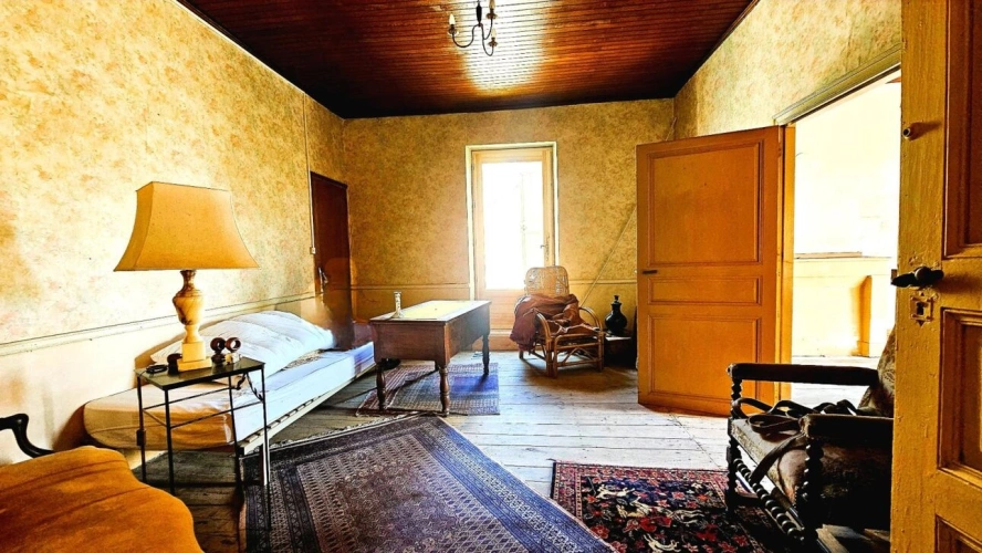 Photos 17 - Rural - House