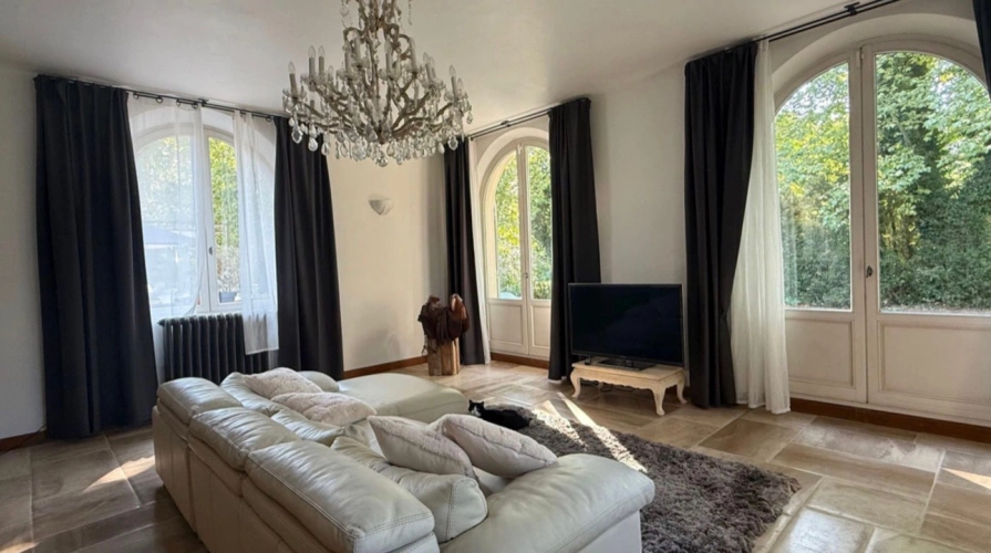 Photos 2 - Équestre - Belle bastide  provençale avec dépendances et boxes à chevaux