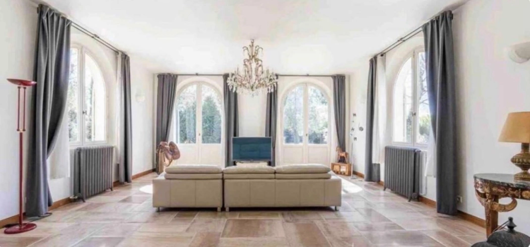 Photos 3 - Équestre - Belle bastide  provençale avec dépendances et boxes à chevaux