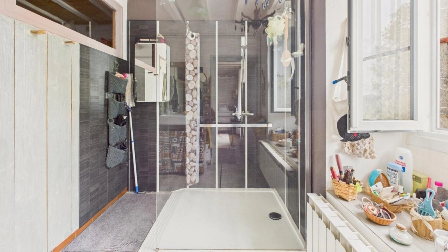 Photos 13 - Rural - House