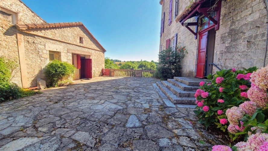 Photos 1 - Rural - Town and village dwelling