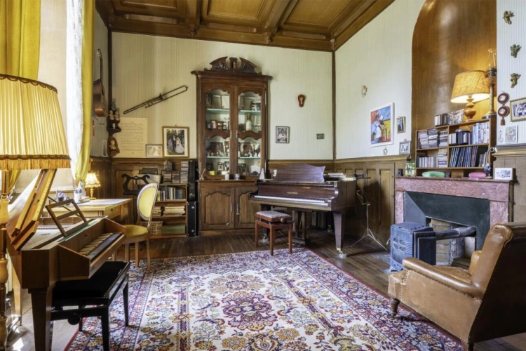 Photos 7 - Rural - Town and village dwelling