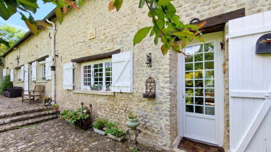 Photos 2 - Rural - Dpt Essonne (91), à vendre proche de Méréville propriété 8 pièces avec maisonnette, jardin clos, cave et garage