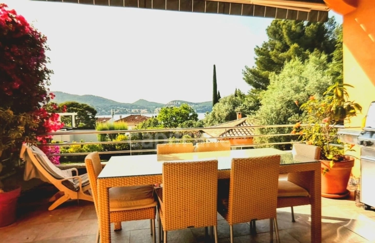 Photos 5 - Prestigious - 8-room property for sale in SAINT CYR SUR MER (83), 2000 m² plot, swimming pool, pool house