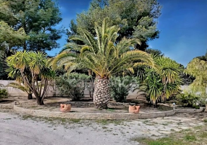 Photos 8 - Prestigious - 8-room property for sale in SAINT CYR SUR MER (83), 2000 m² plot, swimming pool, pool house