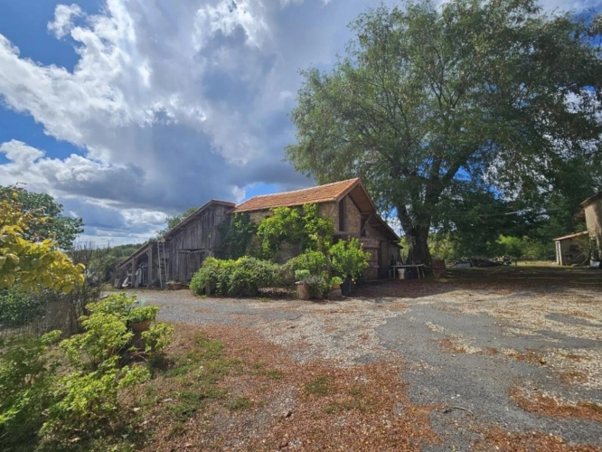 Photos 1 - Rural - House