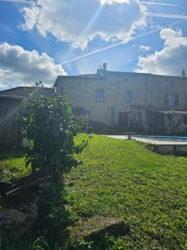 Photos 5 - Rural - House