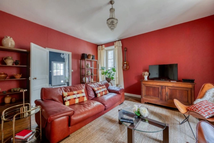 Photos 6 - Rural - House