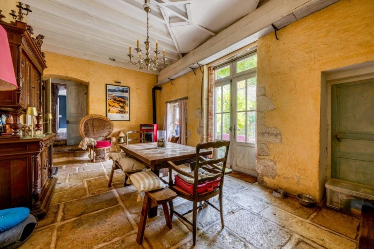 Photos 8 - Rural - House