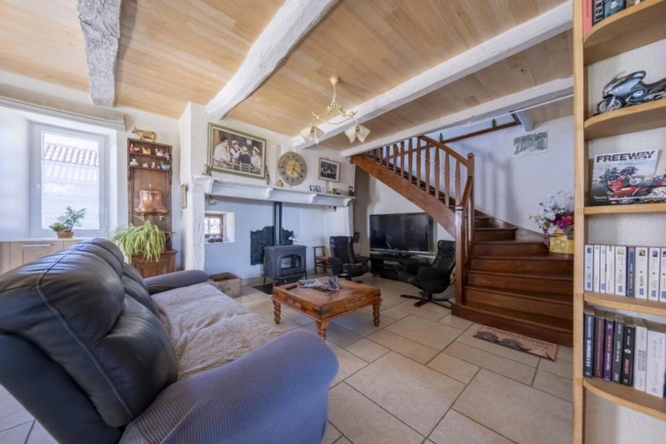 Photos 7 - Rural - House