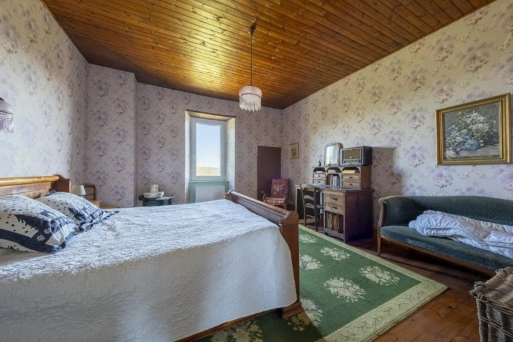 Photos 10 - Rural - House