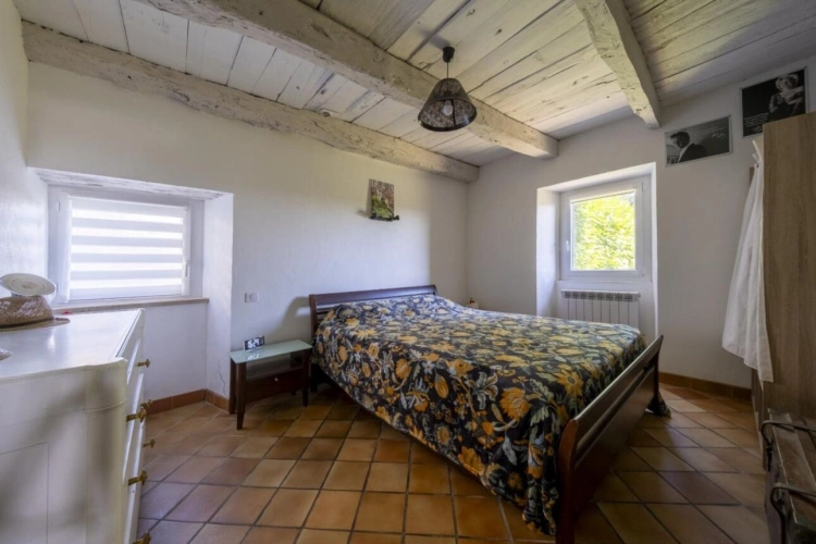 Photos 11 - Rural - House