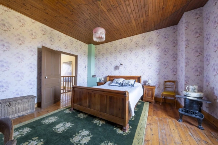 Photos 14 - Rural - House