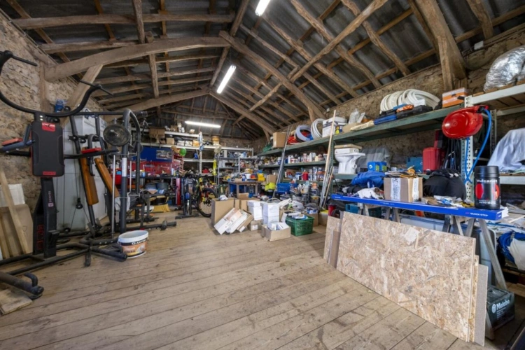 Photos 15 - Rural - House