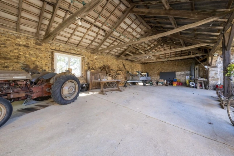 Photos 16 - Rural - House