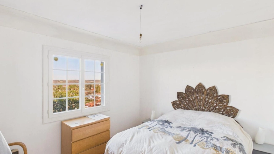 Photos 6 - Rural - House