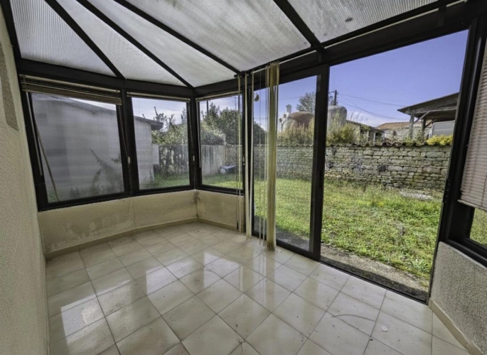 Photos 9 - Rural - House