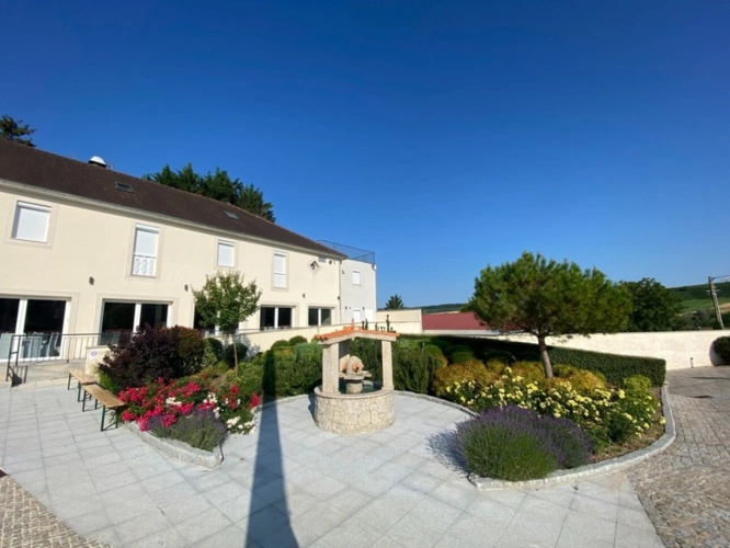 Photos 24 - Prestige - SALLE DE RECEPTION 220 personnes assises + 94 couchages au cœur du Vignoble Champenois