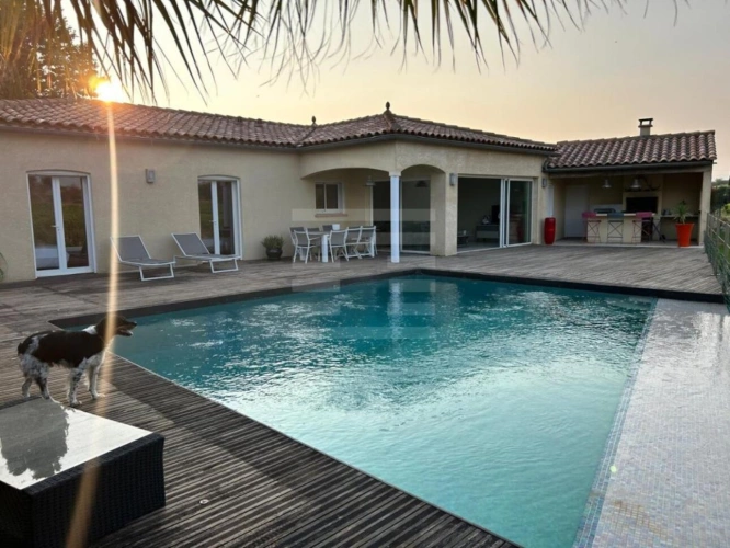 Photos 1 - Rural - House